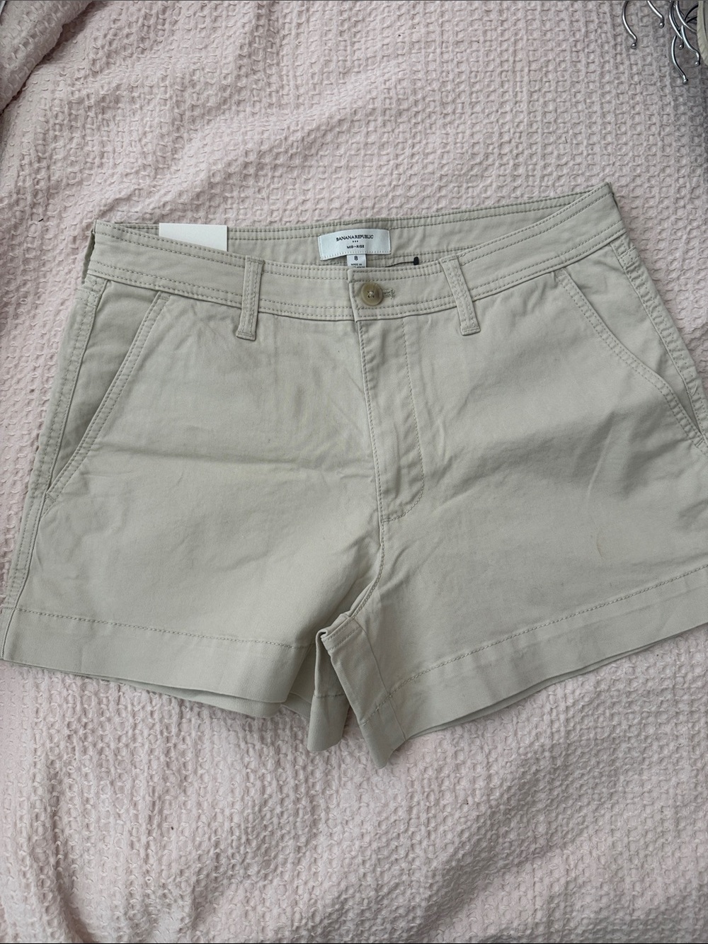 Banana Republic Mid Rise Khaki Shorts Size 8 NWOT